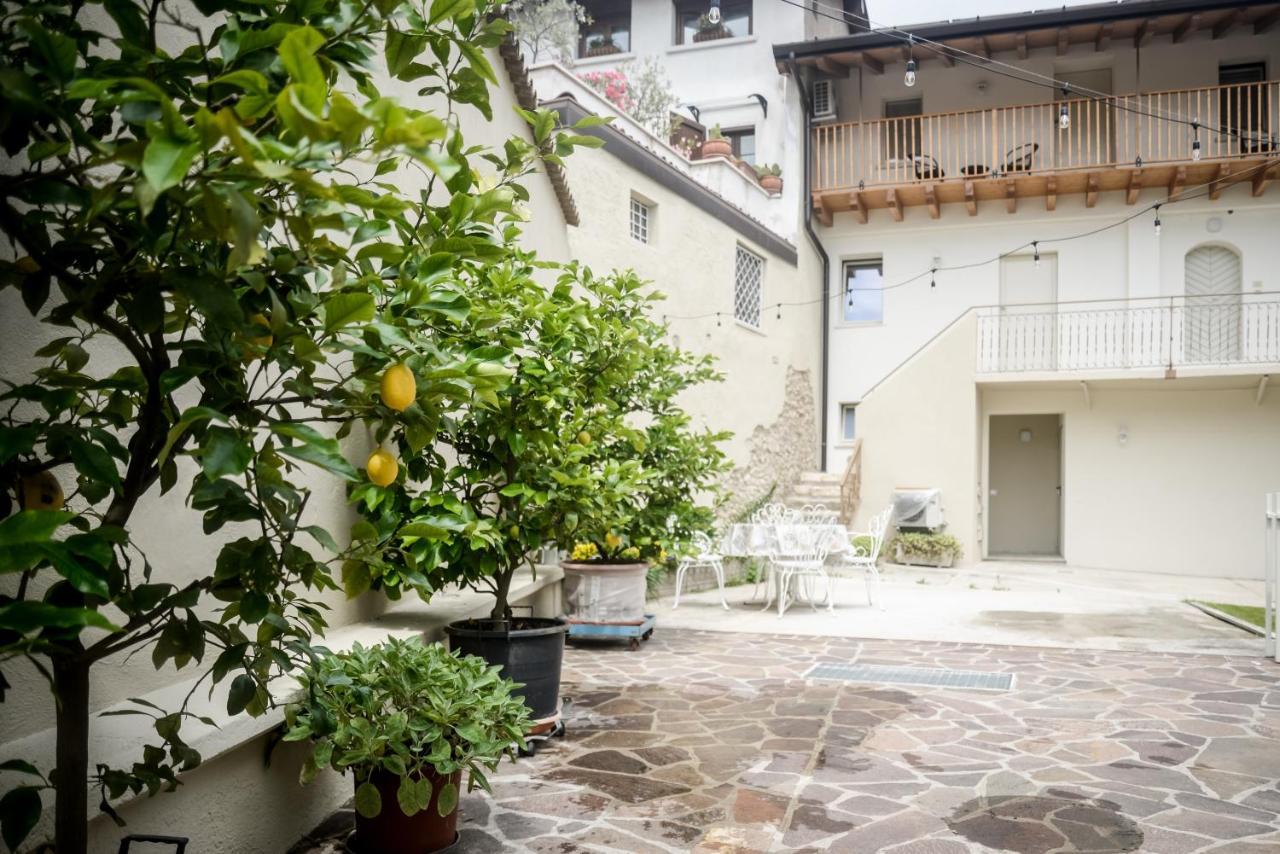 La Corte Dell'Elmo サロ エクステリア 写真